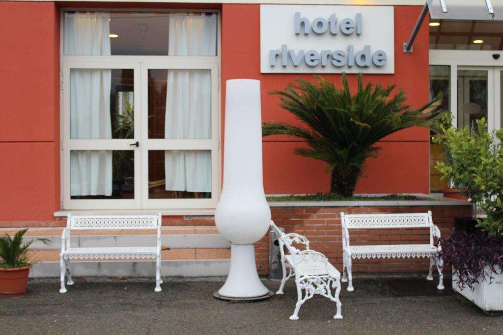 Hotel Riverside Модена Экстерьер фото